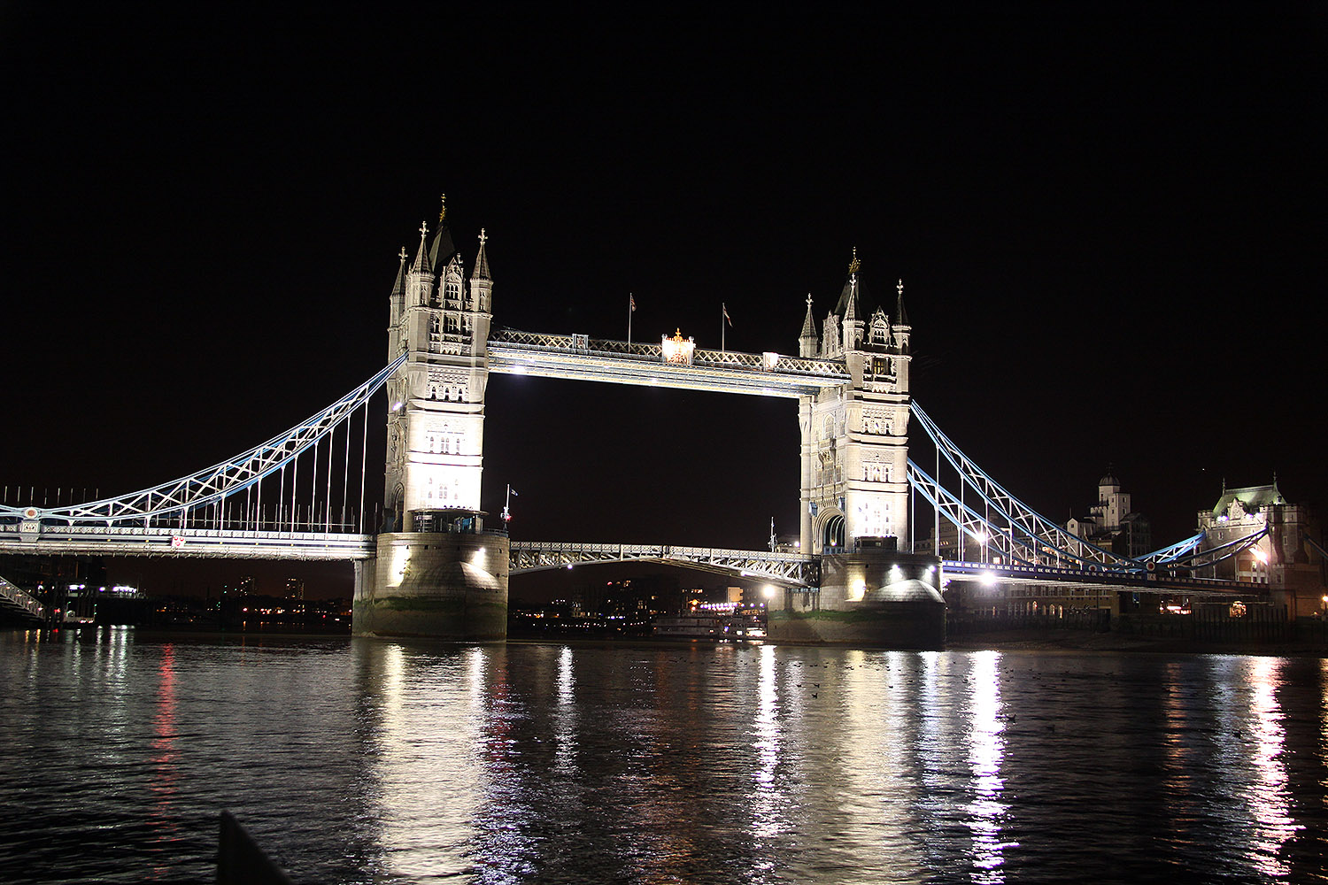 Tower Bridge por la noche