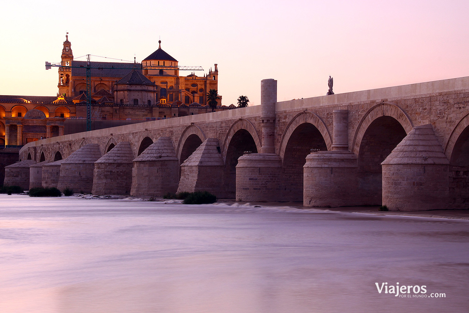 Vista del Puente Romano y la Mezquita Catedral