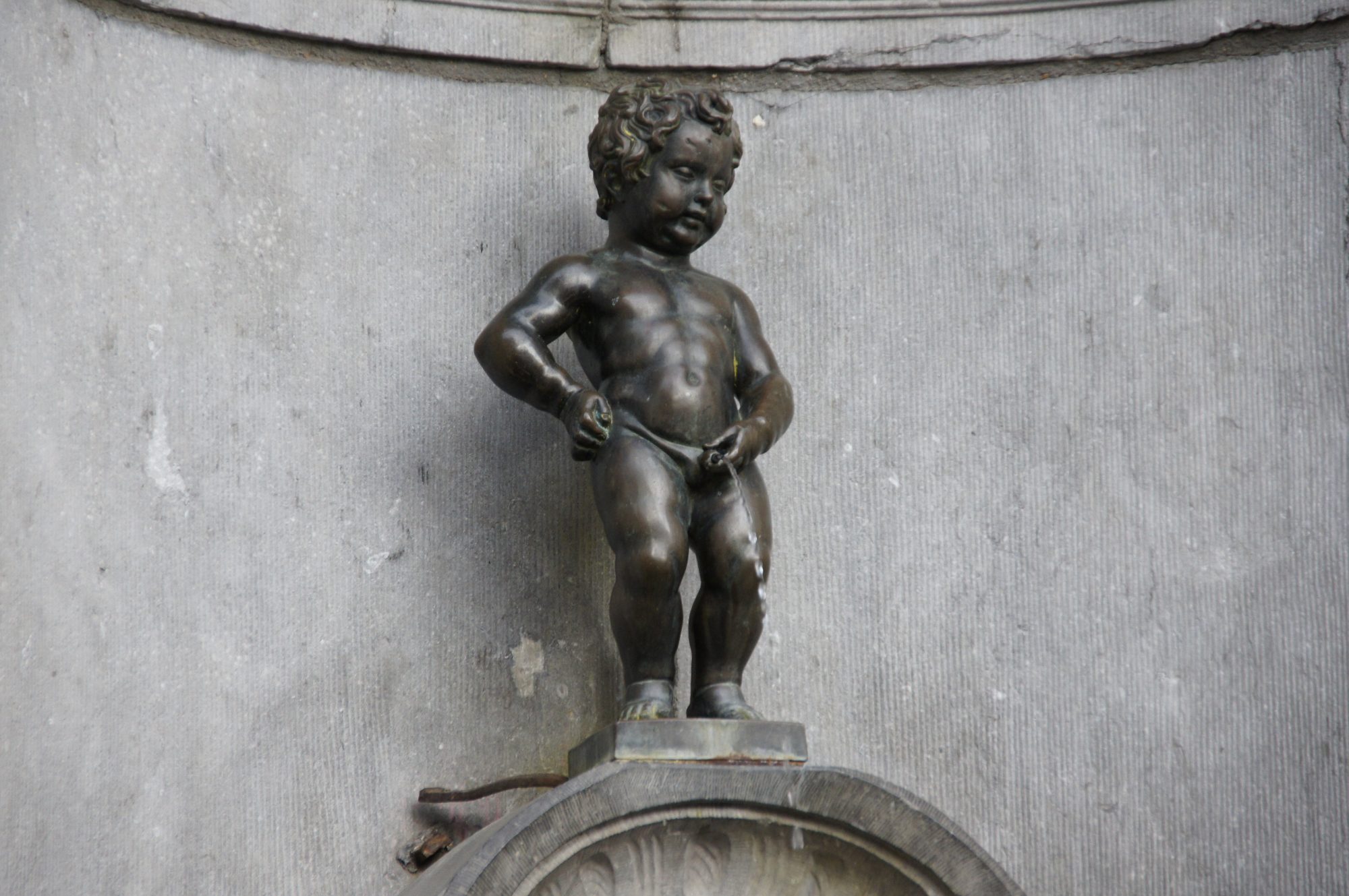 Пиписи девочек. Бельгия скульптура "писающий мальчик" в Брюсселе. Маннекен Пис. Manneken Pis Петровка 15. Manneken Pis Наливаева.