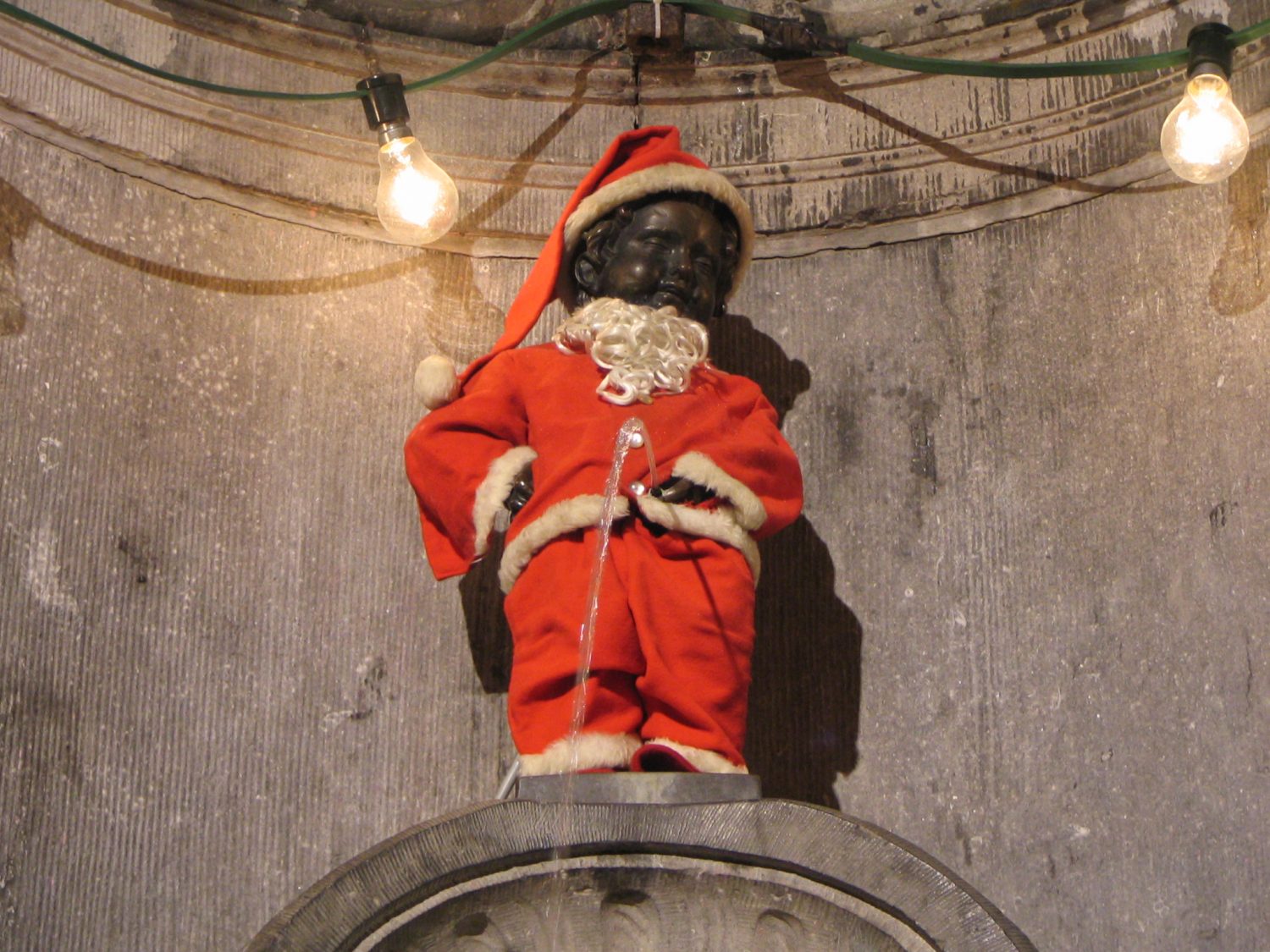 Manneken_pis_xmas