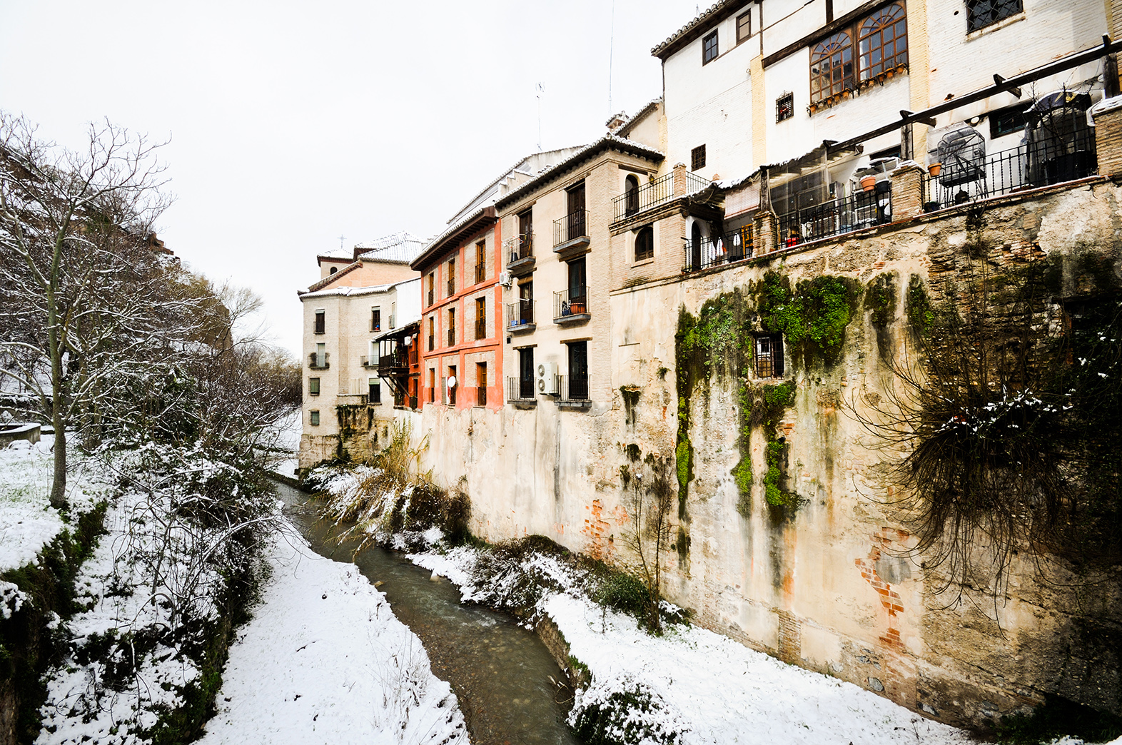 Granada viajeros por el mundo Río Darro Nieve