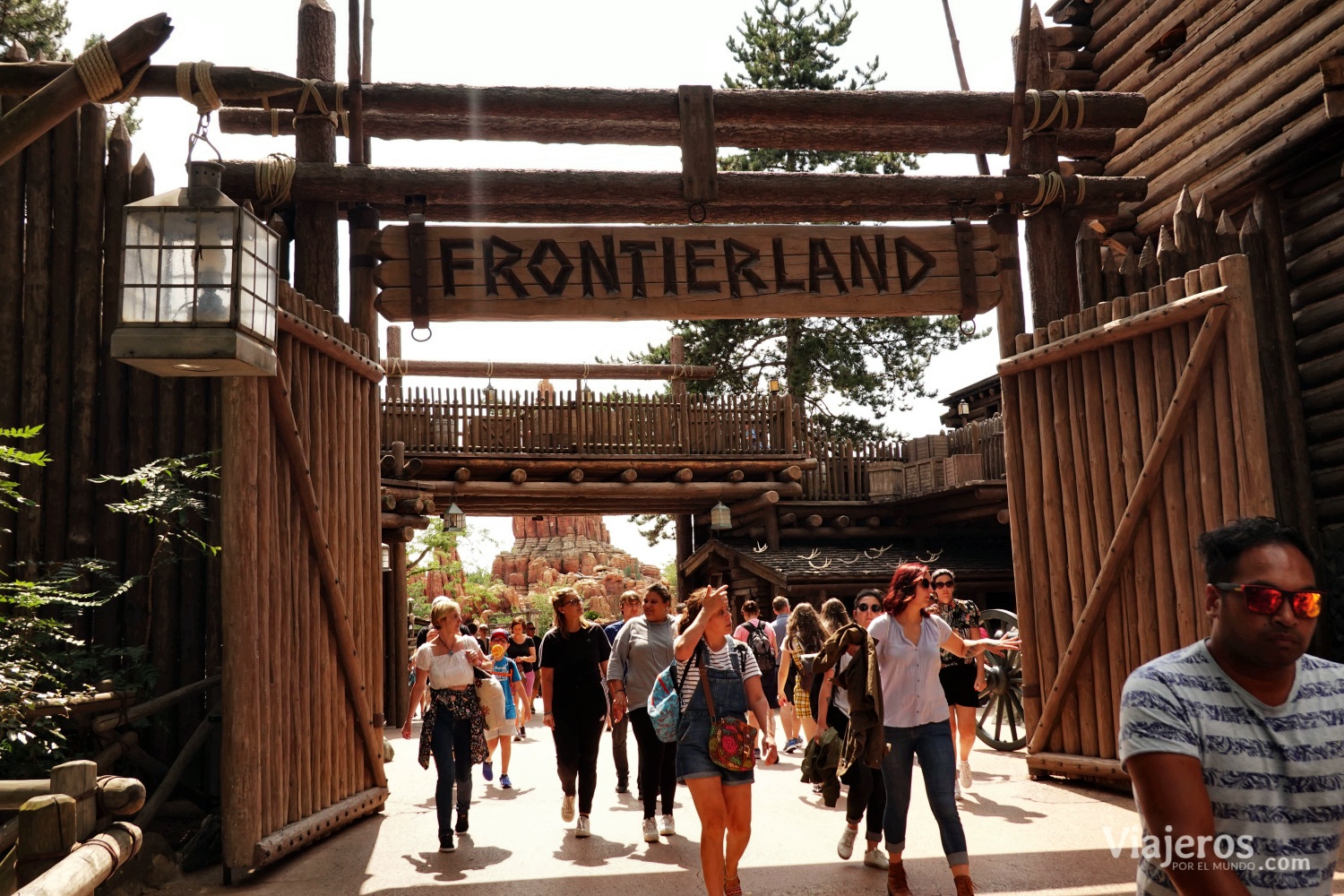 Entrada a Frontierland