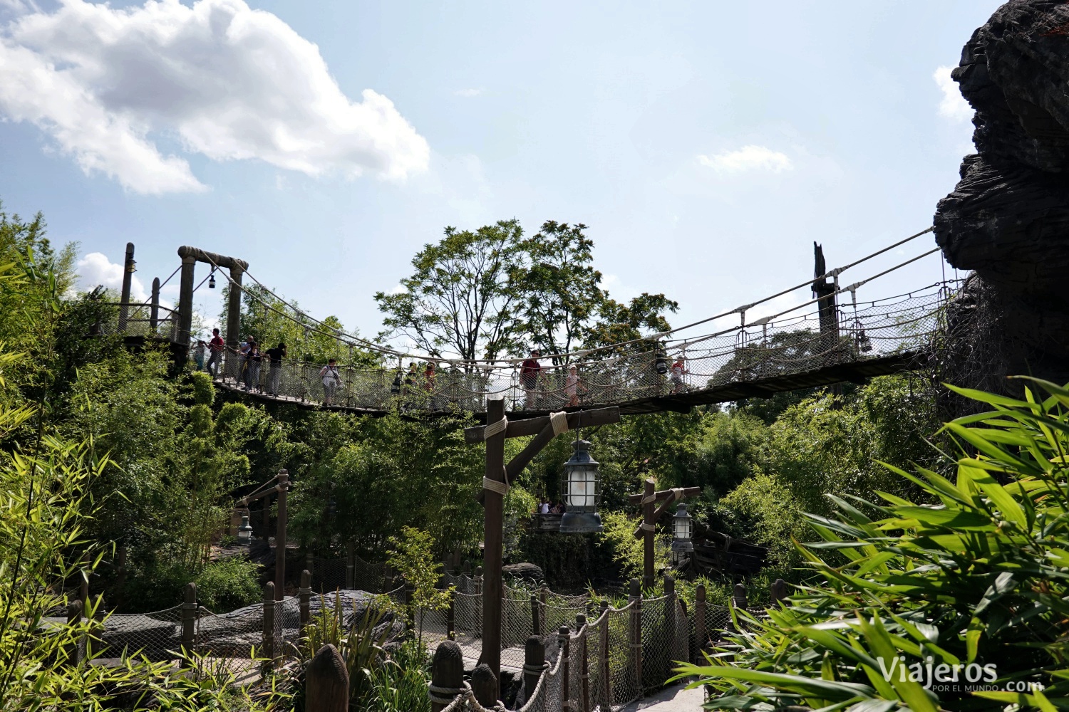 Puente colgante en Adventureland