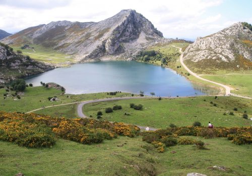 Lagos de Covadonga, centro del Parque Nacional Los Picos