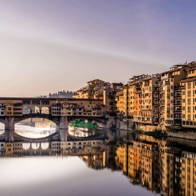 Río Arno, sus riberas multicolor