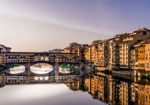 Río Arno, sus riberas multicolor