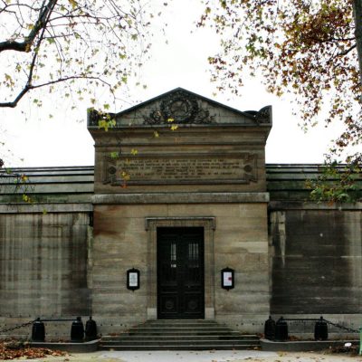 Capilla Expiatoria, monumento histórico parisino