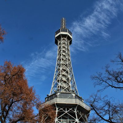 Torre de Petrín, un mirador exuberante